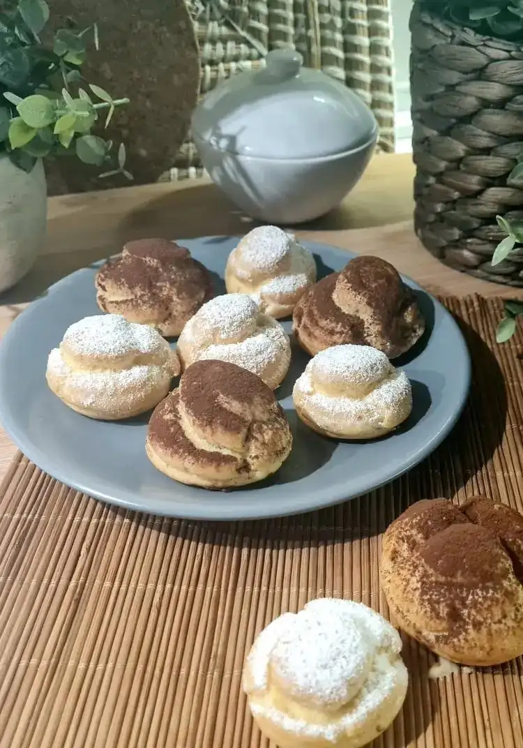 Cream puffs with custard and cocoa cream