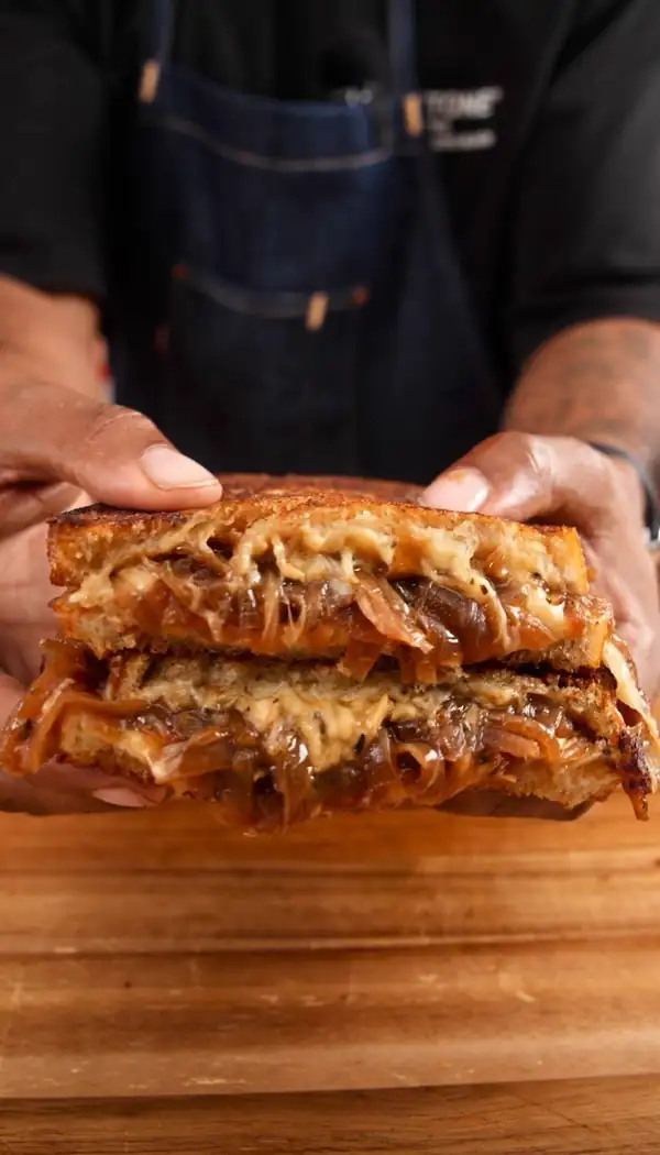 Receta de sándwich de queso a la parrilla con cebolla francesa