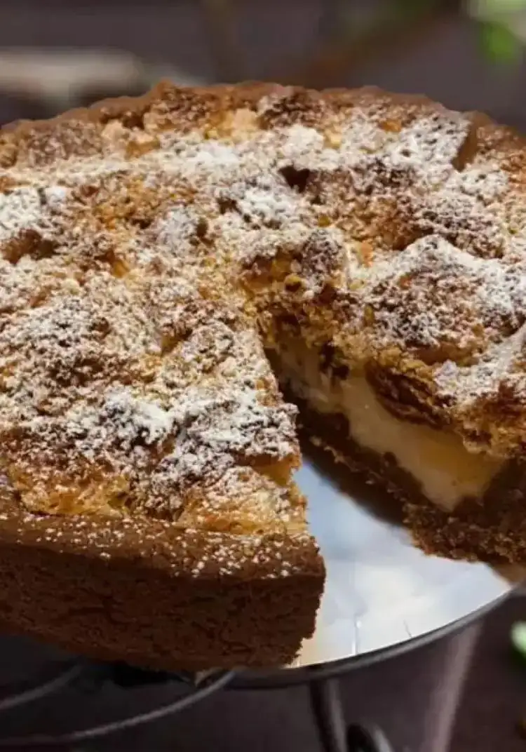 Pandoro Crumbled Cheesecake