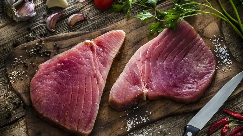¿Cuál es la temperatura óptima para cocinar un filete de atún?