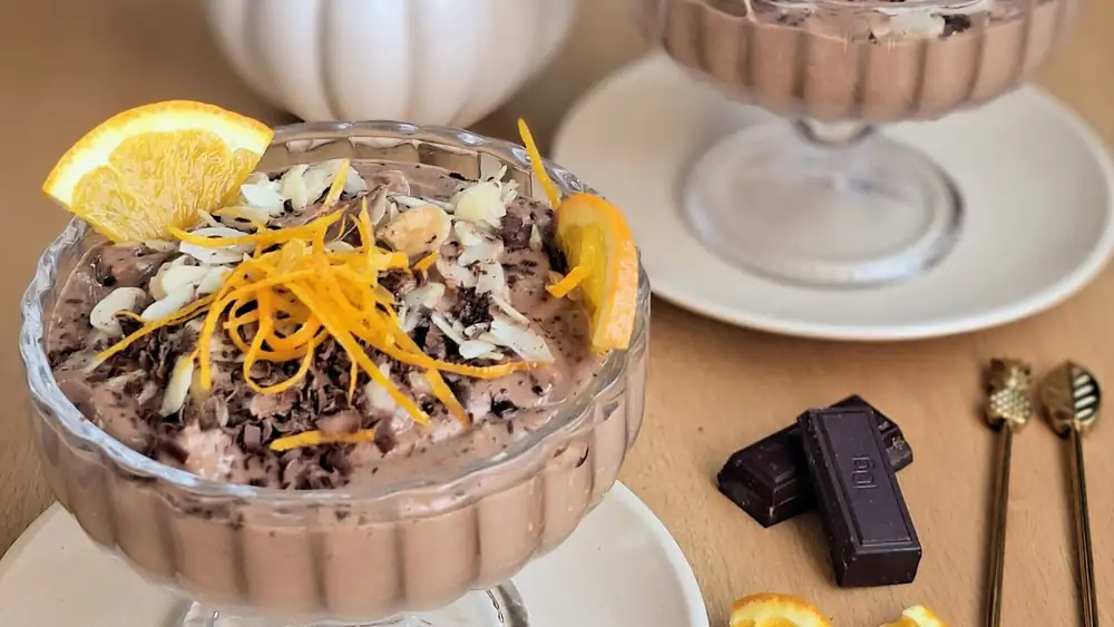Chocolate-orange cream with almonds