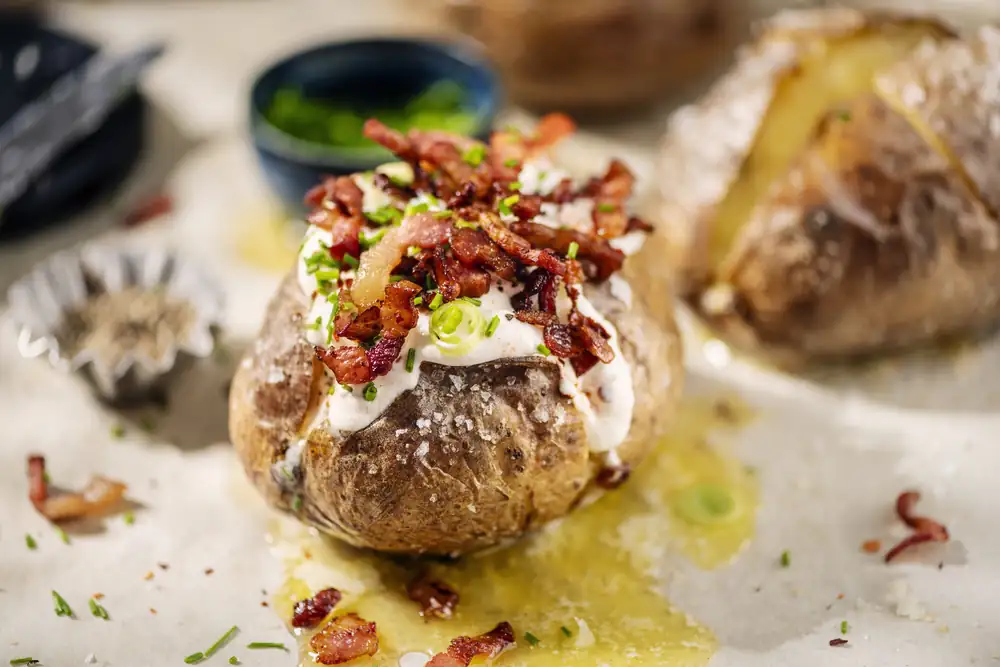 Why you shouldn't bake potatoes in the oven anymore? This method is much faster: we show you step by step