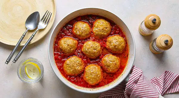 Chicken meatballs with bulgur in a spicy sauce