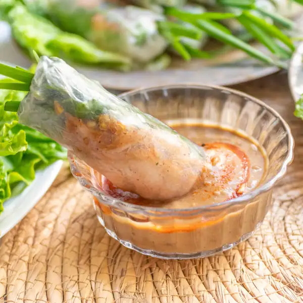 Vietnamese Salmon Spring Rolls (Cá Hồi Cuốn Bánh Tráng)