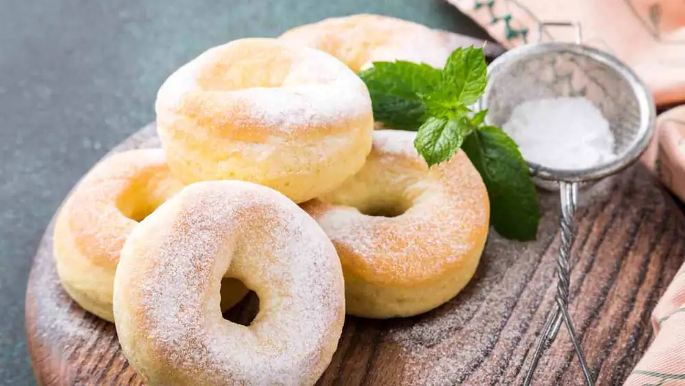I make donuts with yogurt and baked them, everyone eats them, even those who don't want to gain weight
