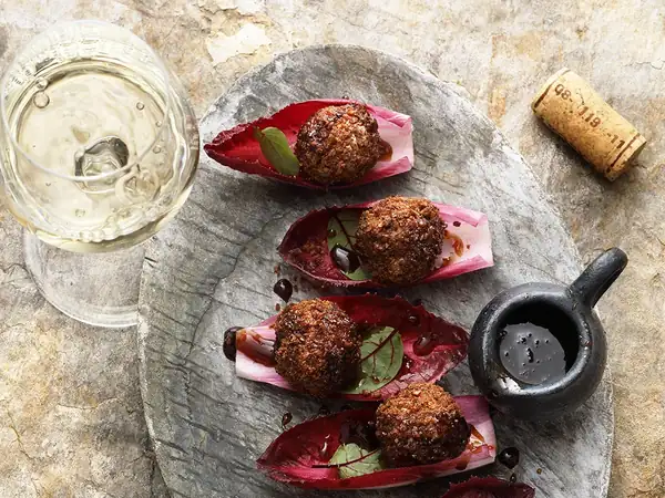 Trufas de hígado de pollo con una capa de pan de centeno