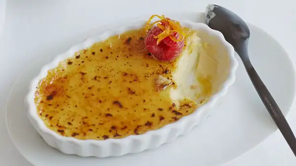 Crème brûlée with kardamom