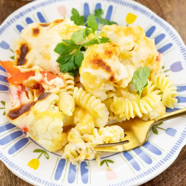 Pasta casserole with cauliflower