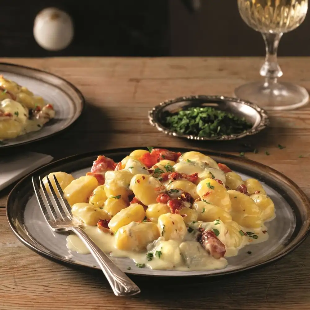 Creamy gnocchi with bacon and goat cheese