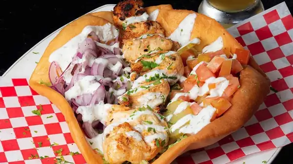 A Crispy Pita Bowl Is The Genius Trick For A More Delicious Salad