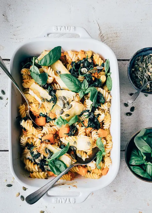 Pasta casserole with pumpkin and spinach