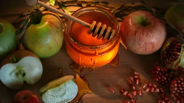 Por qué las manzanas con miel son un clásico en Rosh Hashaná