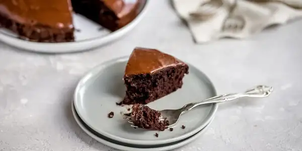 Pastel de chocolate bajo en carbohidratos horneado al horno