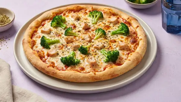 Crispy chicken and broccoli pizza for the perfect evening