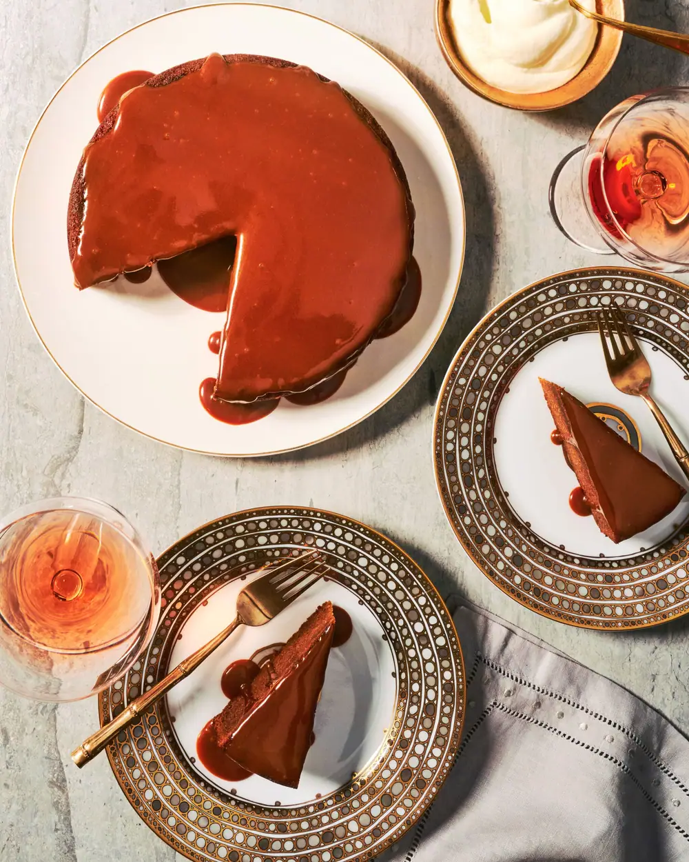 Receta de pudín de caqui con salsa de caramelo pegajosa