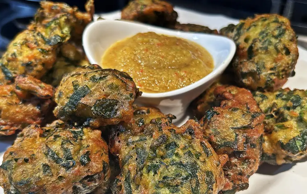 Deliciosos bocaditos de Saheena con chutney de mango