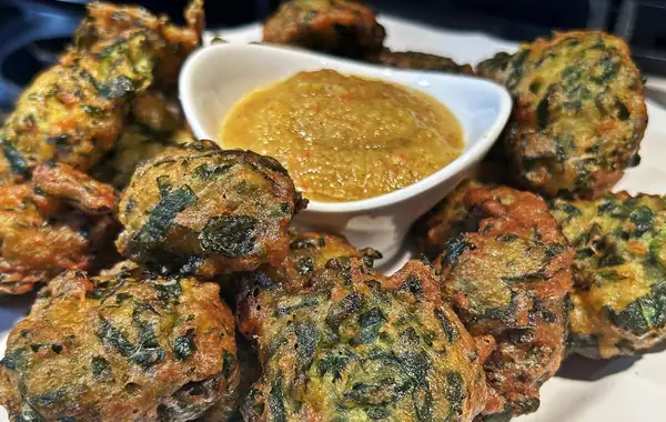 Tasty Saheena Bites With Mango Chutney