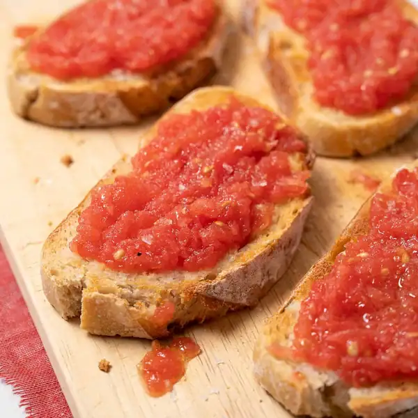 Pan con Tomate Recipe (Spanish Tomato Bread)