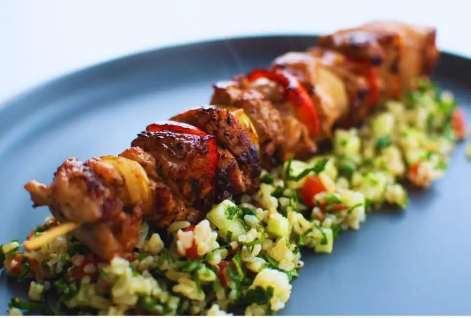 Brocheta De Pollo (Kebab) Con Tabulé
