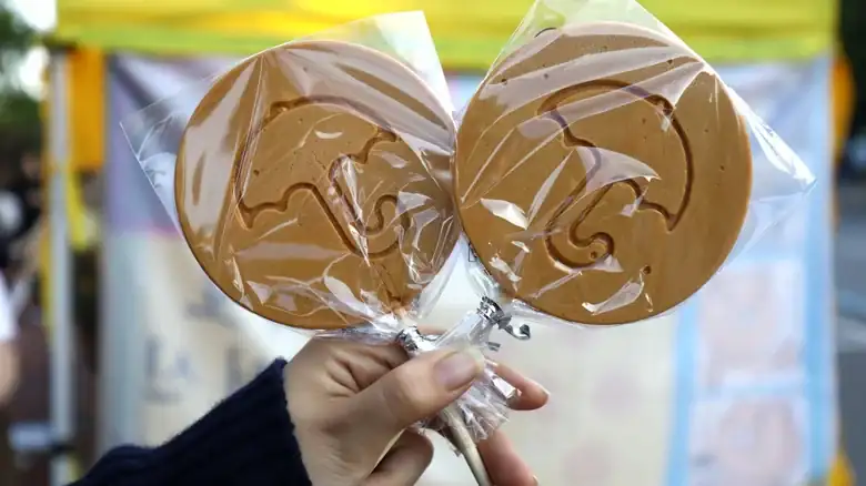 Los únicos 2 ingredientes que necesitas para hacer el famoso dulce Dalgona de Corea