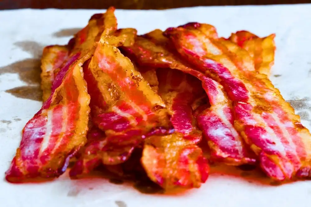 El tocino es más sabroso si eliminas el aceite y usas un ingrediente mejor