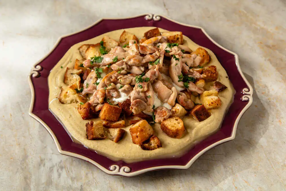 Patas de pollo con hummus