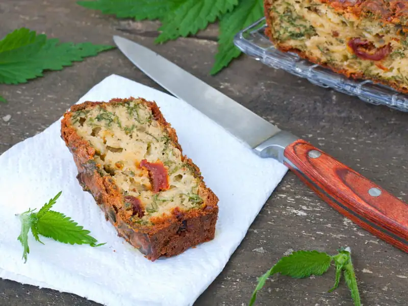 Sun-dried tomato and mozzarella cake