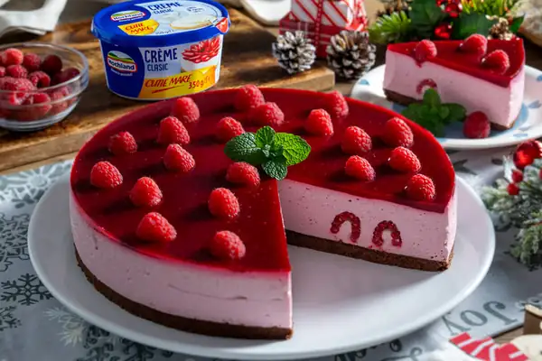 Festive cheesecake with raspberries