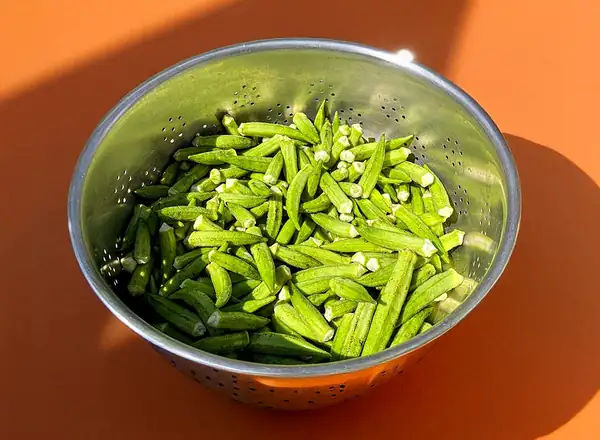 Okra: cleaning, cooking and preserving