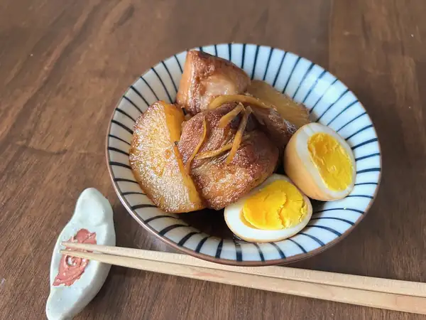 Receta de Kakuni de panceta de cerdo con daikon