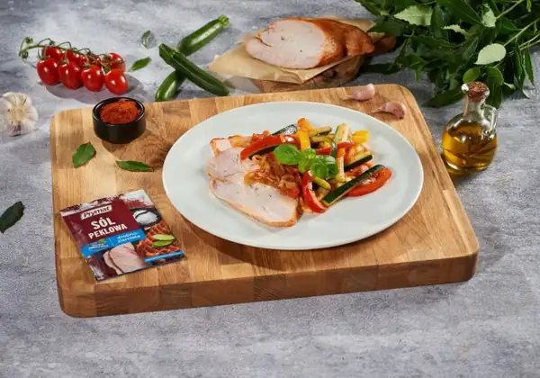 Pechuga de pavo curada con verduras en salsa de tomate, DS XXV, episodio 13