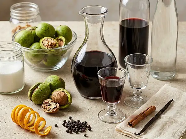 Vino de nuez a la antigua