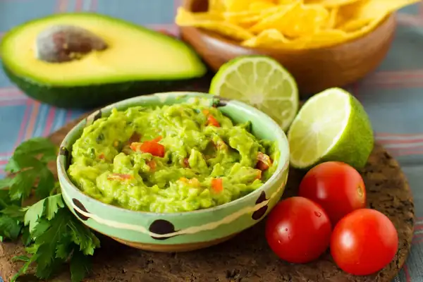 Super easy guacamole: the best recipe