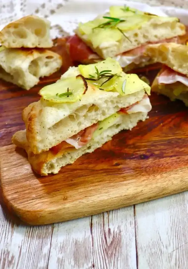Pizza al estilo romano con patatas