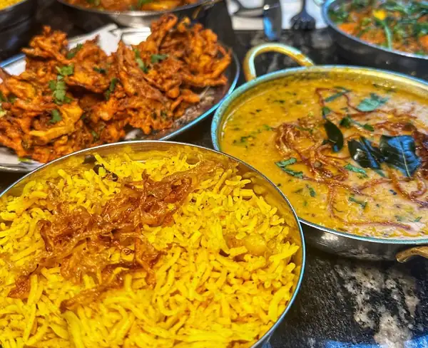 Este restaurante de Manchester vuelve a ofrecer su noche de curry ilimitado por 20 libras, con naan y arroz ilimitados, solo durante cinco días