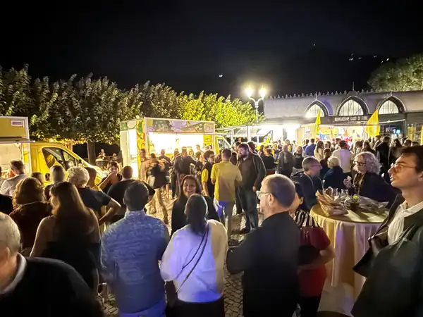 El festival agrícola invade Cernobbio: la Notte Gialla (Noche Amarilla) es todo un éxito