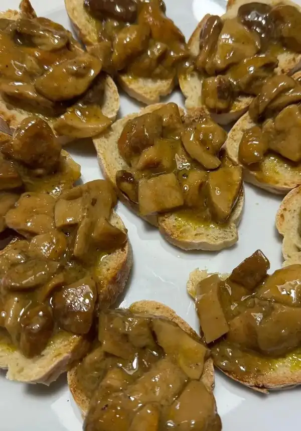 Bruschetta with porcini mushrooms