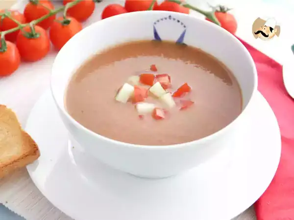 Recipe for refreshing and light Andalusian gazpacho