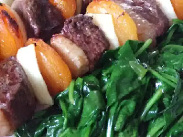 Recipe for duck breast and spinach skewers