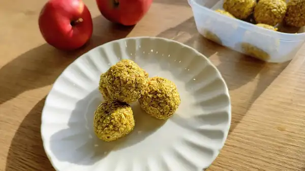 You can make no-bake apple balls with 4 common ingredients. The right consistency is important