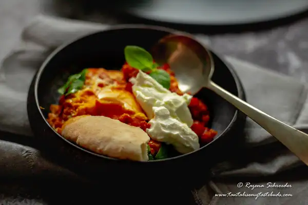 Shakshuka - Huevos escalfados en salsa de tomate picante