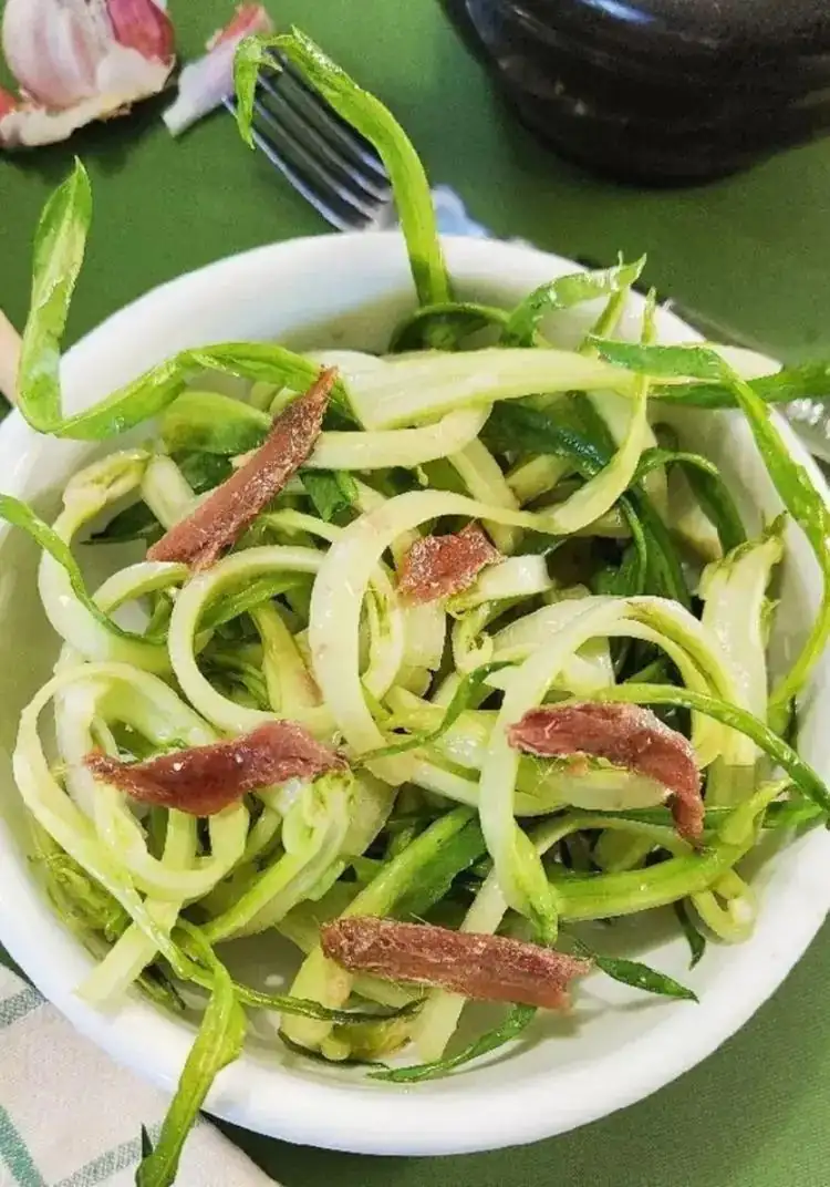 Puntarelle with anchovy sauce