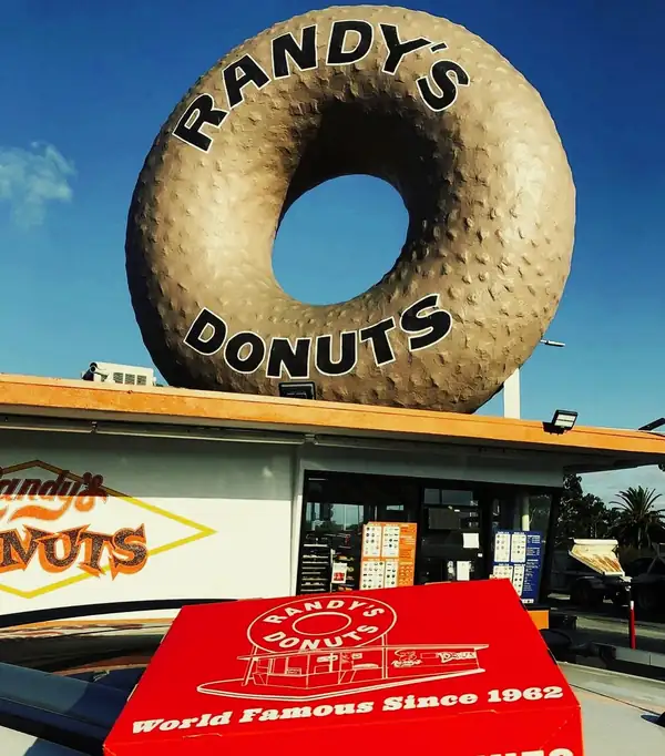 The First Randy’s Donuts Will Start Rolling Out Crullers, Cakes, and Crumbs by December