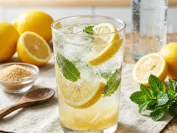 Homemade sparkling lemonade in 5 minutes
