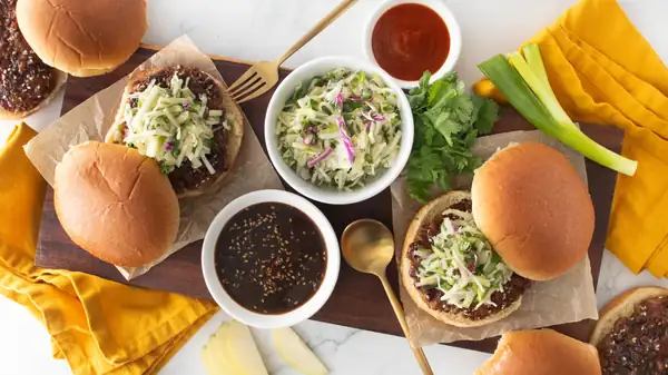 Receta de hamburguesas de cerdo con ajo y jengibre pegajosos