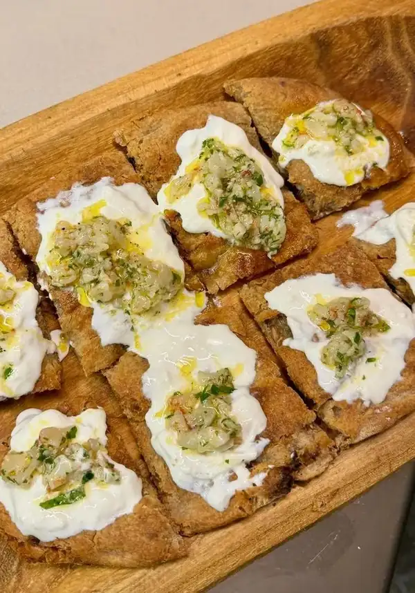 Whole wheat pinsa with buffalo mozzarella stracciatella and marinated Argentine shrimp tartare