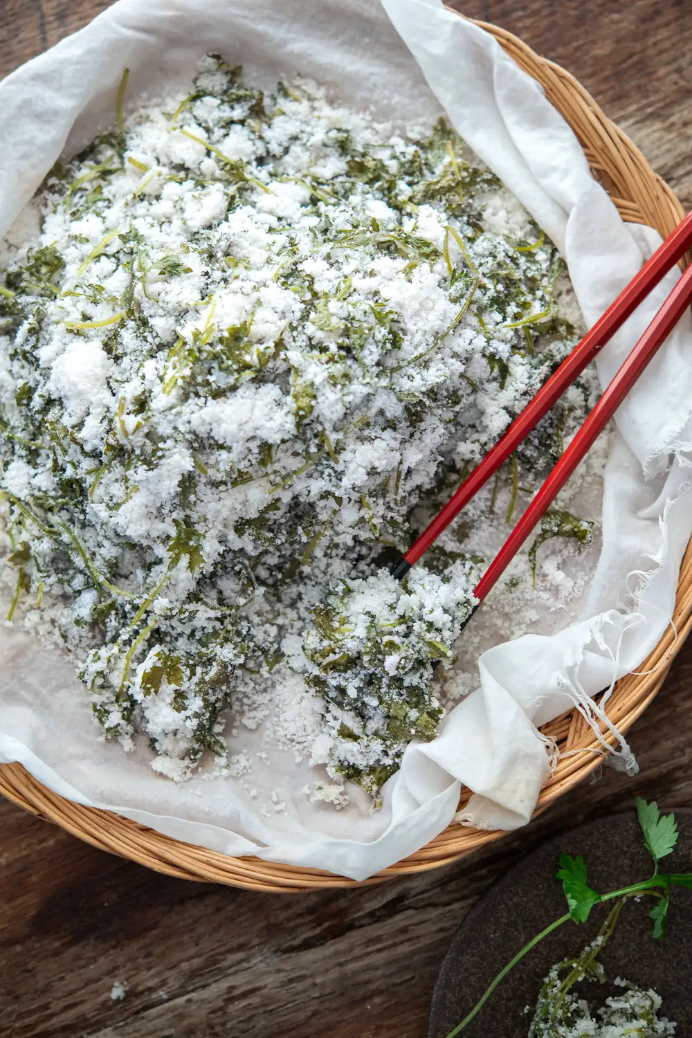 Ssuk Beomuri (Steamed Korean Mugwort Rice Cake)