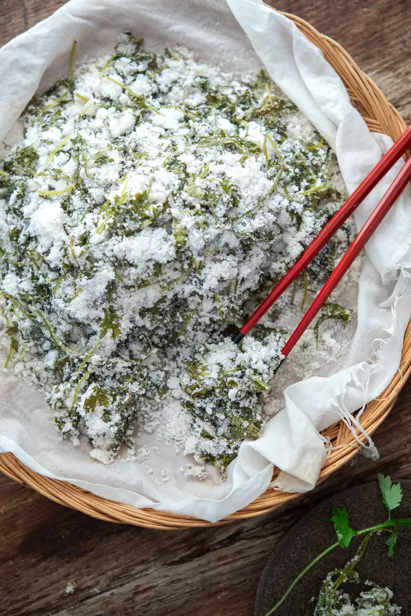 Ssuk Beomuri (Steamed Korean Mugwort Rice Cake)
