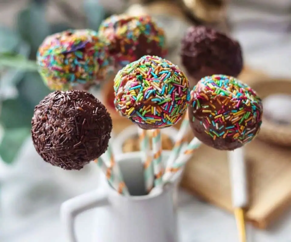 Easy Chocolate Cake Pops