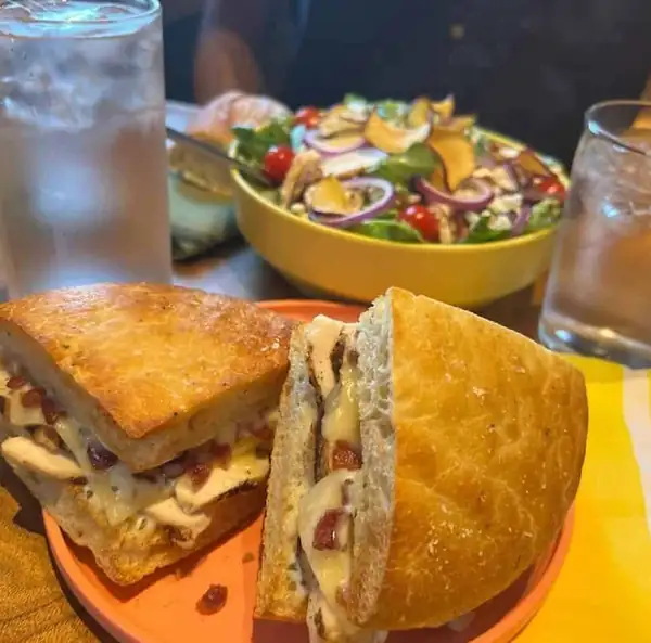 Panera Bread ofrece grandes ahorros con su nuevo menú económico de $4.99 para combinar y ahorrar